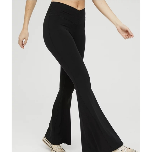 OFFLINE By Aerie Real Me High Waisted Crossover Rib Super Flare Legging Size xs - Picture 1 of 11